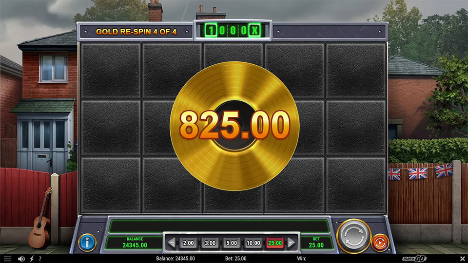 Win screen displaying 825.00 with a large golden record and dark reel background.