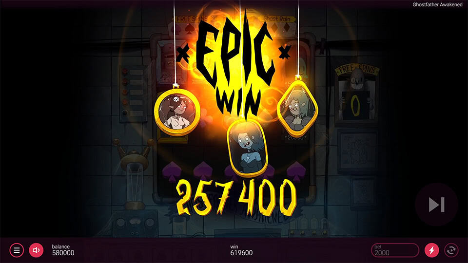 “Epic Win” message glowing in yellow with a 257,400 win amount and ghost portraits hanging in a creepy, animated background.