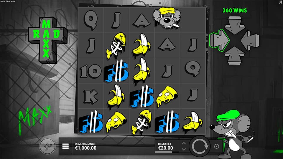 Rad Maxx base game displaying four FS symbols needed to unlock the Maxximice bonus.